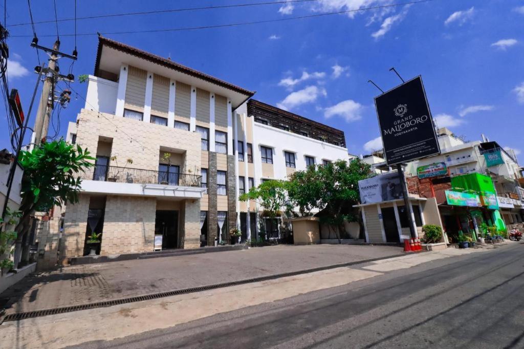 Grand Malioboro Yogyakarta Hotel ภายนอก รูปภาพ