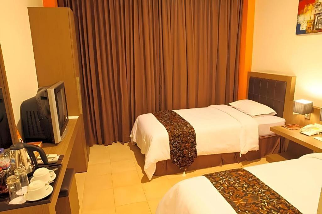 Grand Malioboro Yogyakarta Hotel ภายนอก รูปภาพ