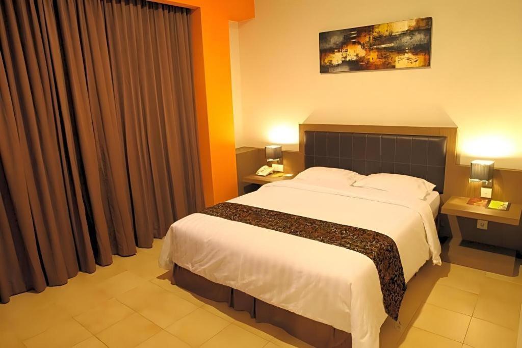 Grand Malioboro Yogyakarta Hotel ภายนอก รูปภาพ