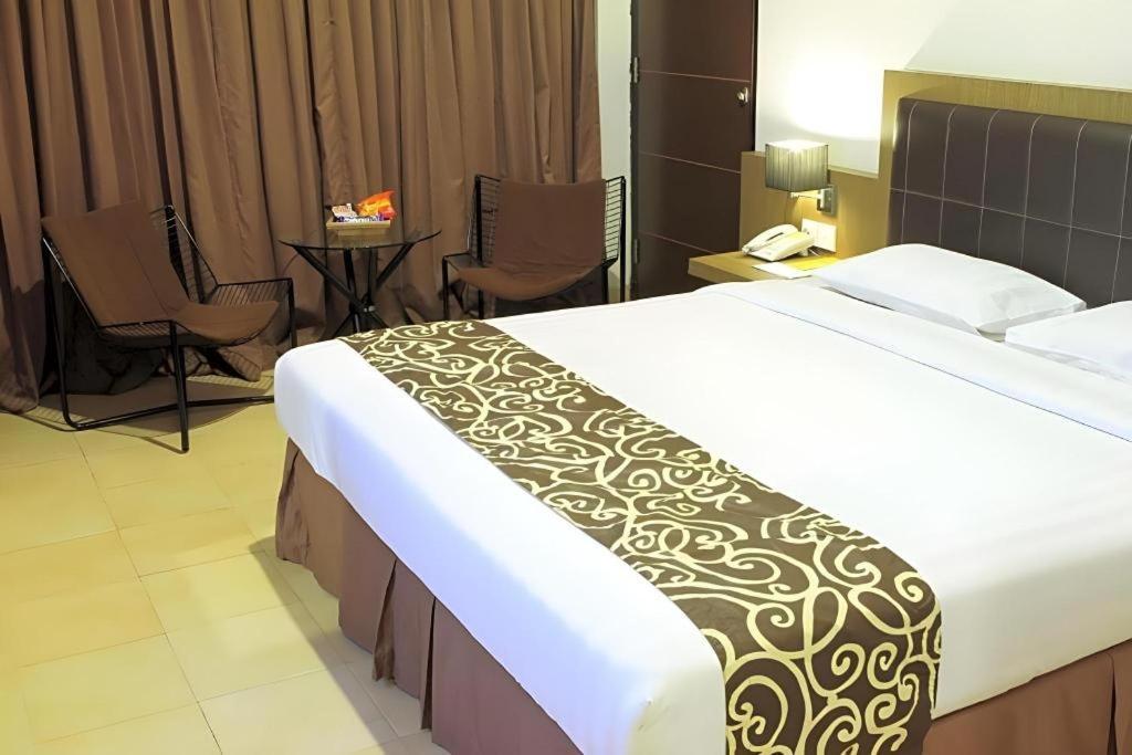 Grand Malioboro Yogyakarta Hotel ภายนอก รูปภาพ