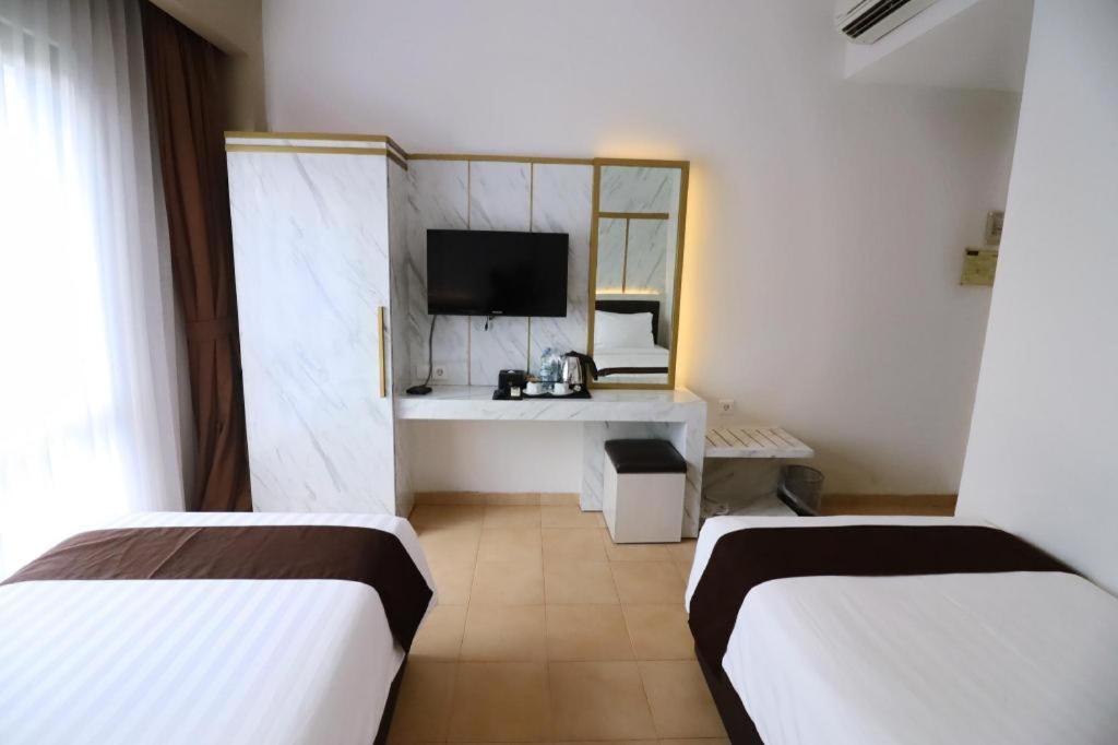 Grand Malioboro Yogyakarta Hotel ภายนอก รูปภาพ