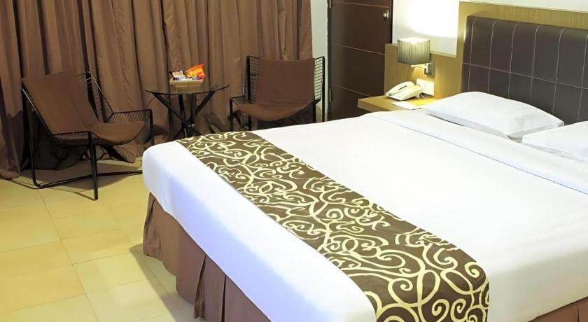 Grand Malioboro Yogyakarta Hotel ภายนอก รูปภาพ