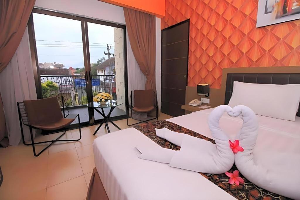 Grand Malioboro Yogyakarta Hotel ภายนอก รูปภาพ